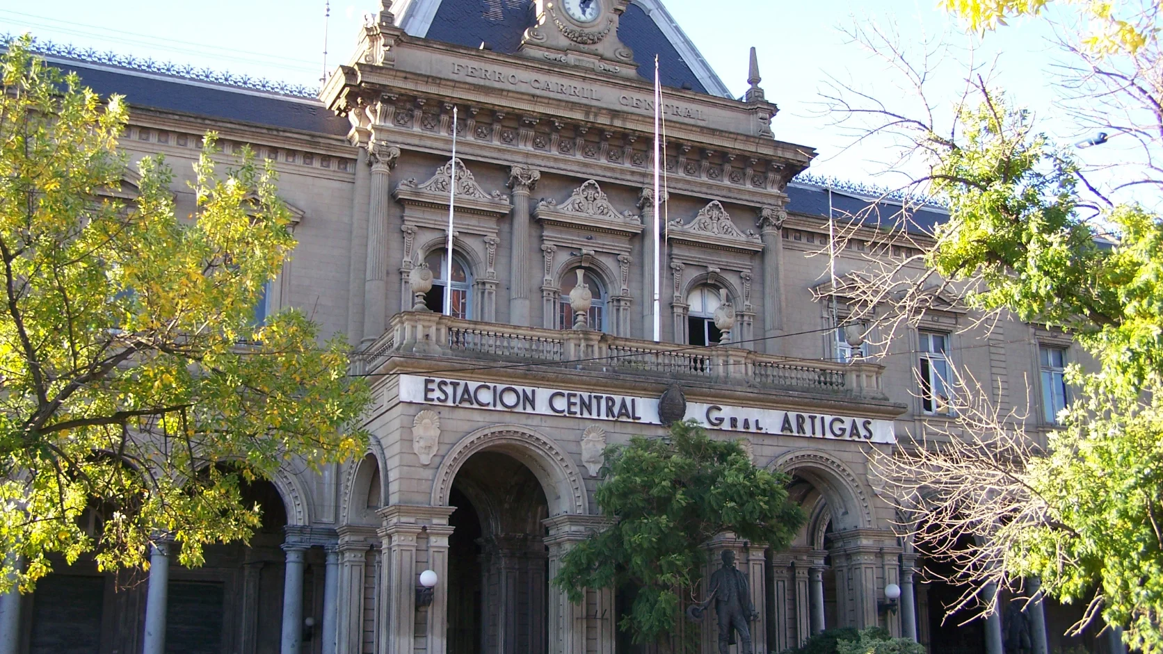Estación Central Artigas, el monumento ferroviario que Montevideo busca recuperar