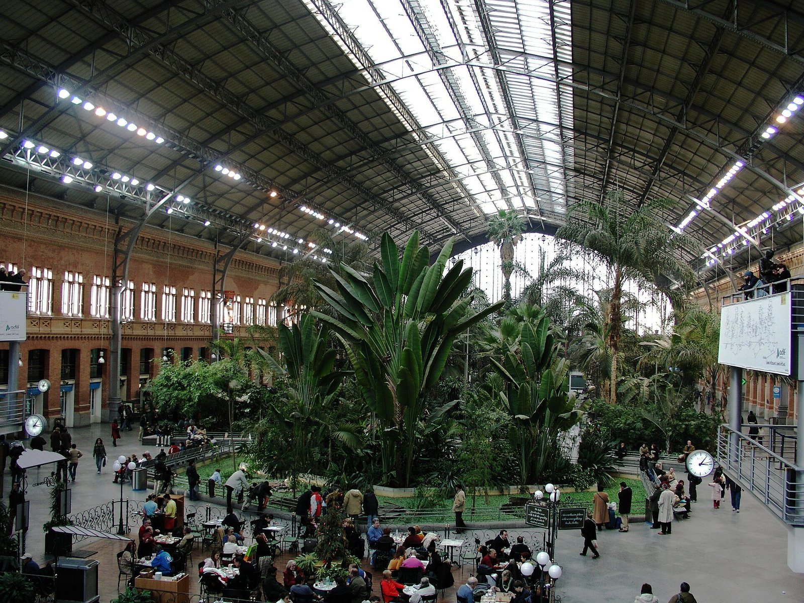 Tres horas en Puerta de Atocha: el plan para una escala larga sin agobios