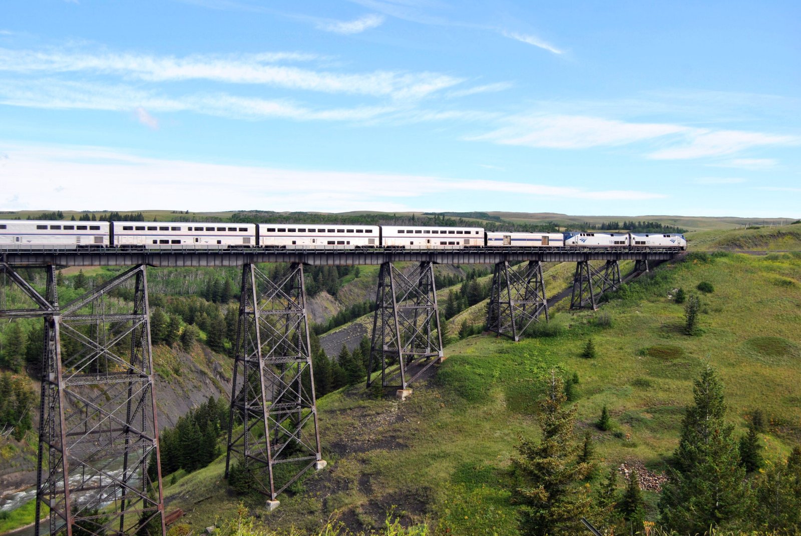 El Empire Builder de Amtrak cruzando el viaducto de Two Medicine en Montana