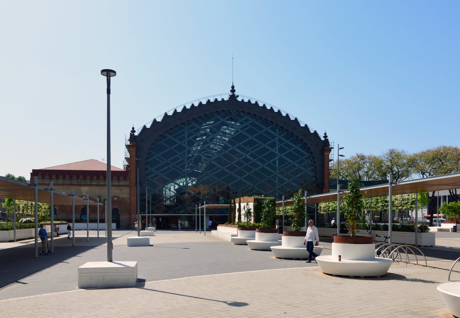 Fachada neomudejar de hierro y cristal de la antigua Estacion de Plaza de Armas de Sevilla