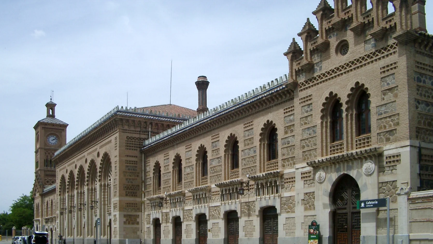Qué elementos neomudéjares descubrir en la estación de Toledo, España